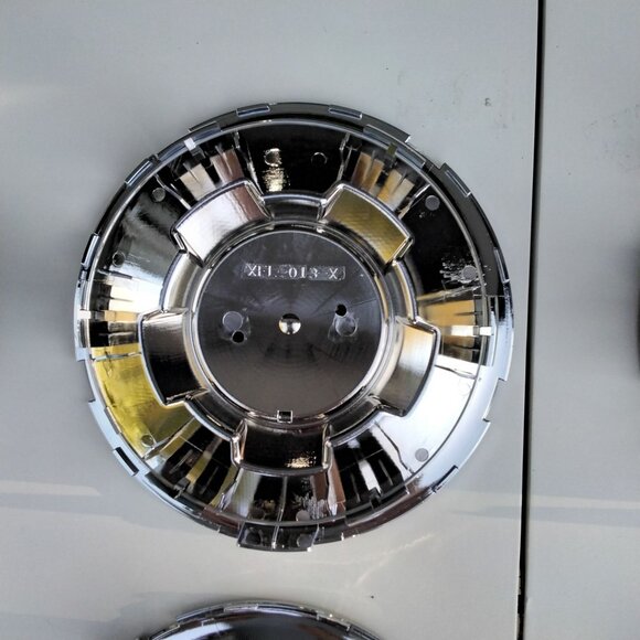 Set of 6 OEM 09 - 14 Chevrolet Tahoe Silverado Suburban Center Cap P/N 19433403 - Picture 6 of 16